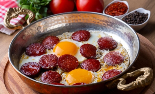 TURKISH SAUSAGE AND EGGS